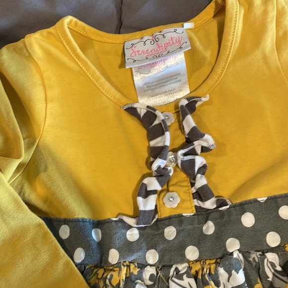 Adorable 2 piece outfit - 3T - Picture 3 of 5